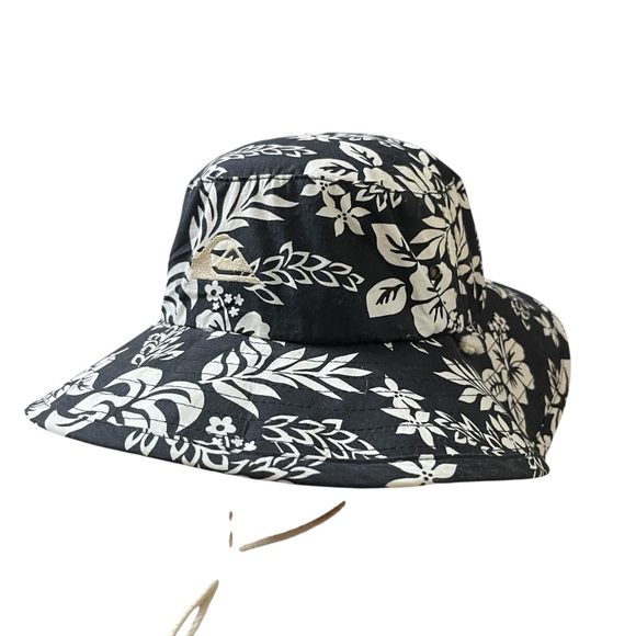 Quiksilver Black and White Beach Bucket Hat With Adjustable Chin Strap - Picture 4 of 6